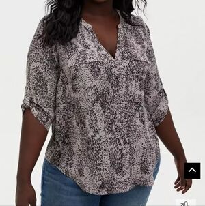 Torrid Harper 3/4 Sleeve Pullover Blouse